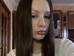LaylaArchibeque - female with brown hair webcam at xLoveCam