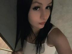 LaylaArchibeque - female with brown hair webcam at xLoveCam