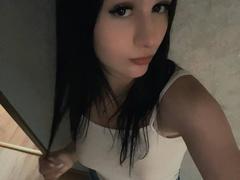 LaylaArchibeque - female with brown hair webcam at xLoveCam