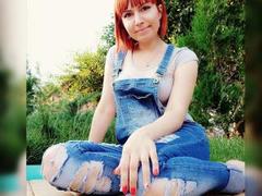 Laaylaa - female with brown hair webcam at LiveJasmin