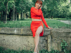 Laaylaa - female with brown hair webcam at LiveJasmin