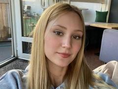 LaylaHott from xLoveCam