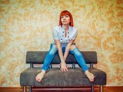 Laaylaa - female with brown hair webcam at LiveJasmin