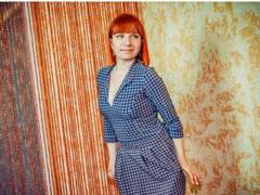 Laaylaa - female with brown hair webcam at LiveJasmin