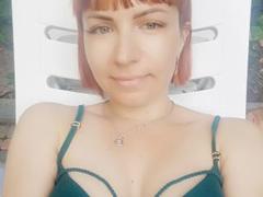 Laaylaa - female with brown hair webcam at LiveJasmin