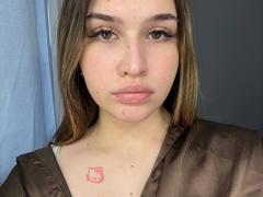 LaylaMantsch - female with brown hair and  big tits webcam at xLoveCam