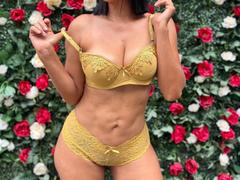 LaylaRoa - female with brown hair and  big tits webcam at LiveJasmin