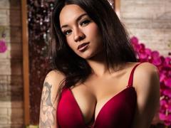 LaylaRousee - female with brown hair webcam at xLoveCam