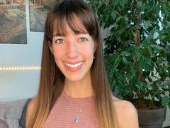 LaylavonHohensee-hot - female with brown hair webcam at xLoveCam