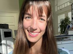 LaylavonHohensee-hot - female with brown hair webcam at xLoveCam