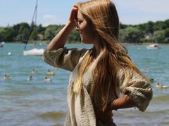 lanarayes-hot - blond female webcam at xLoveCam