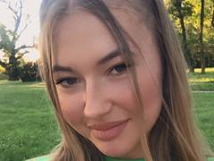 LeaHoty from xLoveCam