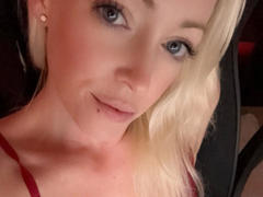 LeaKirsch-hot - blond female webcam at xLoveCam