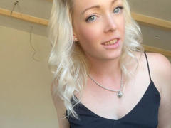 LeaKirsch-hot - blond female webcam at xLoveCam