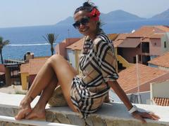 LeaNoir - female with black hair and  big tits webcam at xLoveCam