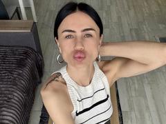 LeaNoir - female with black hair and  big tits webcam at xLoveCam