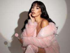 LeaTheas - female with brown hair webcam at xLoveCam