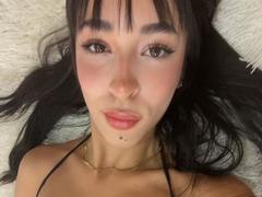 LeaTheas - female with brown hair webcam at xLoveCam