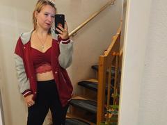 Lea-sommer-hot - blond female webcam at xLoveCam