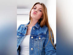 LeahPansies - female with red hair webcam at xLoveCam