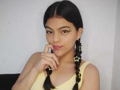 LeanBomy - female with black hair webcam at xLoveCam