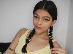 LeanBomy - female with black hair webcam at xLoveCam