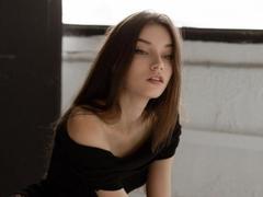 LeanneYellowhair - female with brown hair webcam at xLoveCam