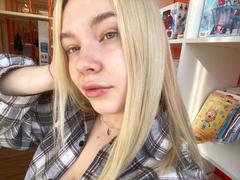 LedaFluegel - blond female webcam at xLoveCam