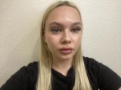 LedaFluegel - blond female webcam at xLoveCam