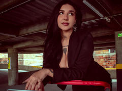 LeiaWong - female with black hair webcam at xLoveCam