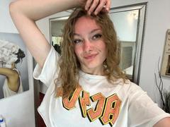 LeilaBie - female with brown hair webcam at StripChat