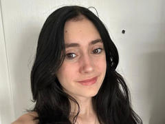 LenaLang-hot - female with black hair webcam at xLoveCam