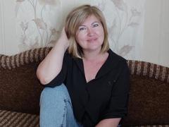 LeonieCarry - blond female with  big tits webcam at xLoveCam
