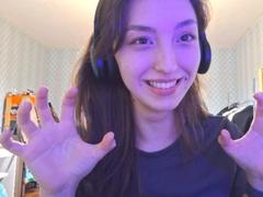 LeonieRahim - female with brown hair webcam at xLoveCam