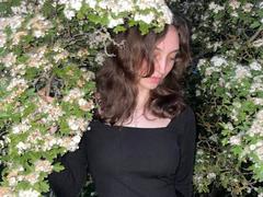 LeonieRahim - female with brown hair webcam at xLoveCam