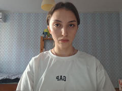 LeonieRahim - female with brown hair webcam at xLoveCam