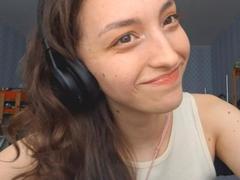 LeonieRahim - female with brown hair webcam at xLoveCam