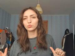 LeonieRahim - female with brown hair webcam at xLoveCam