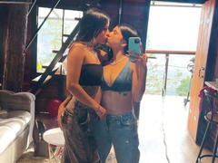 LesbianBarbiie from xLoveCam