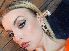LesliNellenback - female webcam at xLoveCam