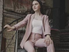 LeslieKorfs - female with brown hair and  small tits webcam at LiveJasmin