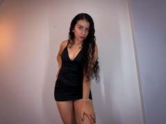 LeslieRouse - female with brown hair webcam at xLoveCam