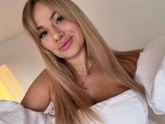 LexyFlirt - blond female webcam at xLoveCam