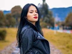 LiaTayloor - female with black hair webcam at xLoveCam
