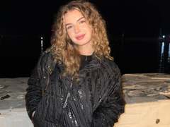 LiaWanat - female webcam at xLoveCam