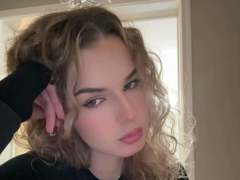 LiaWanat from xLoveCam