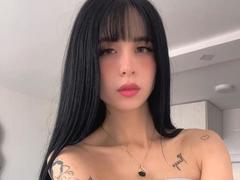 Lialaw - female with black hair webcam at xLoveCam