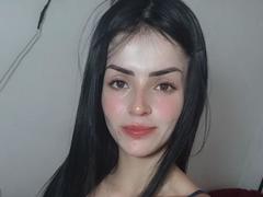 Liiil - female with brown hair webcam at xLoveCam