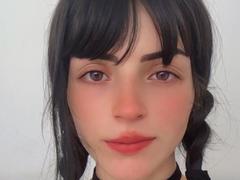 Liiil - female with brown hair webcam at xLoveCam