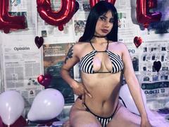 LilaBeauty - female with black hair webcam at xLoveCam